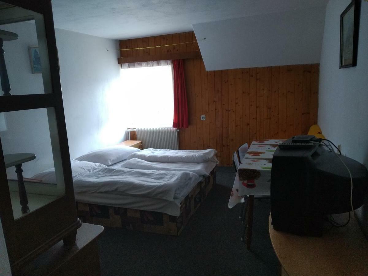 Apartmany Pohoraly โรกีนีซ นัด ยีเซอโร ภายนอก รูปภาพ